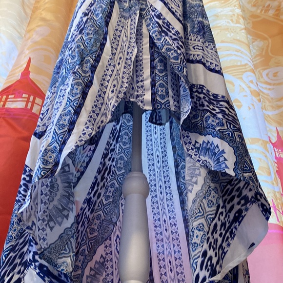 BLUE & WHITE MAXI/MIDI WITH WRAP AROUND CAPE DRESS SIZE MED - Picture 4 of 10